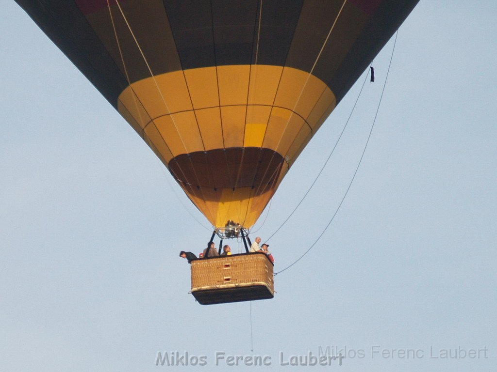 Heissluftballon im vorbei fahren  P17.JPG